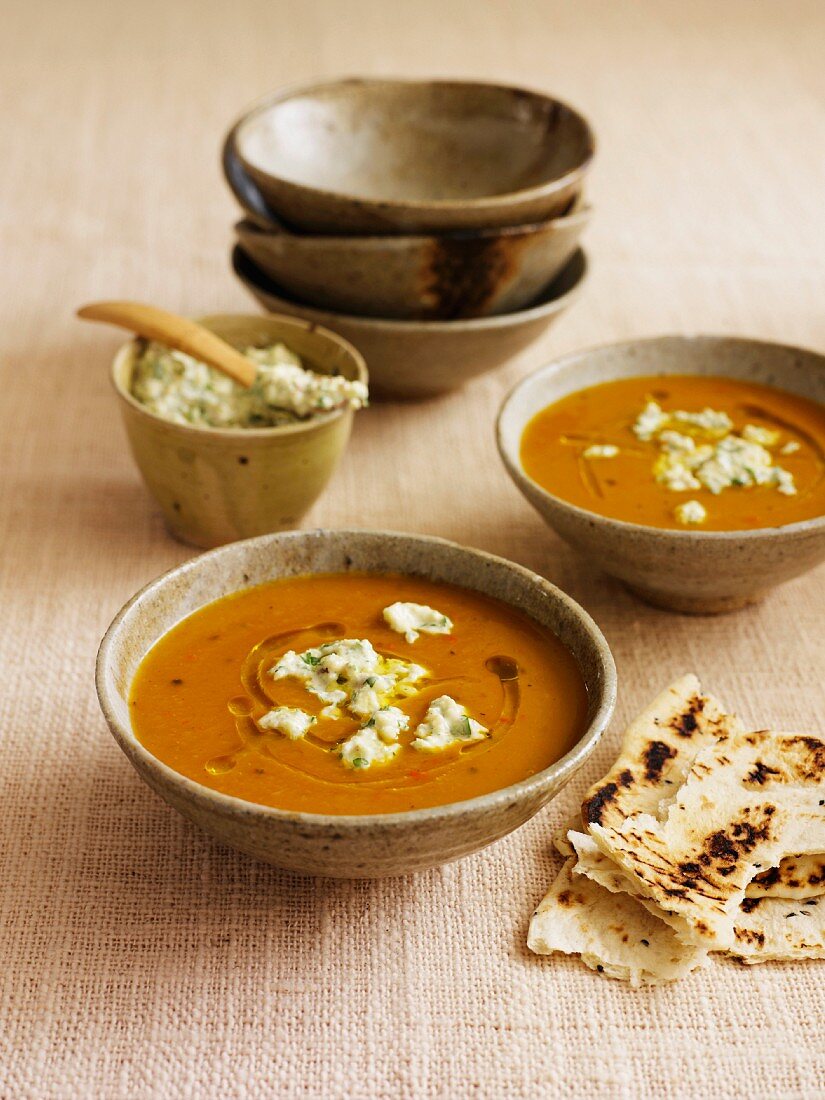 Spicy pumpkin soup with coconut chutney (India)