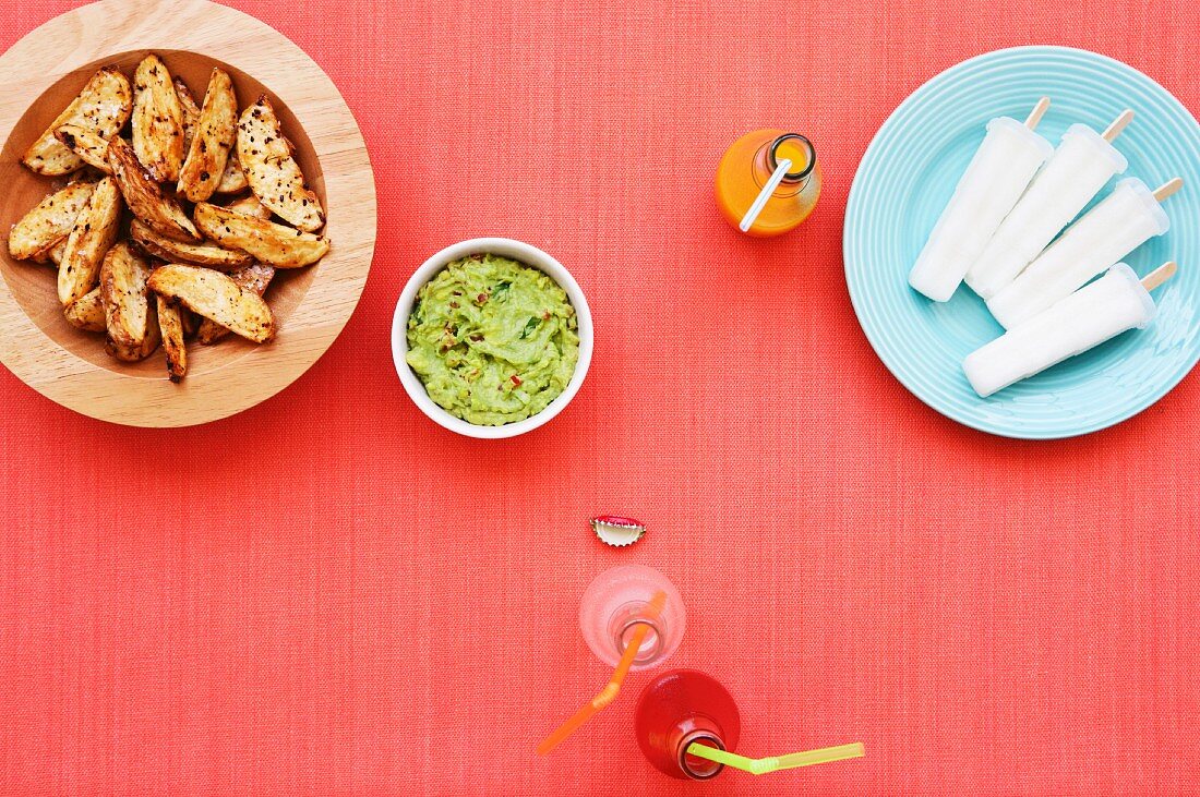 Potato Wedges und Guacamole und Eis am Stiel