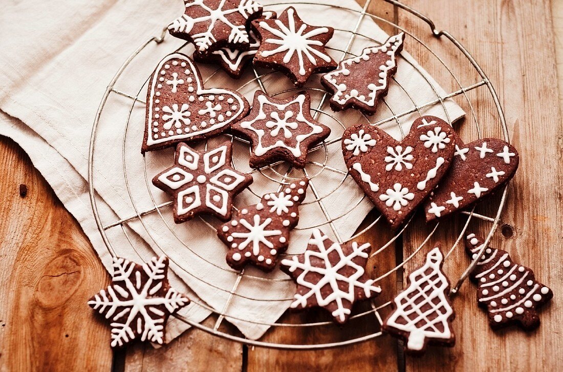 Various different shaped gingerbread decorated with icing sugar