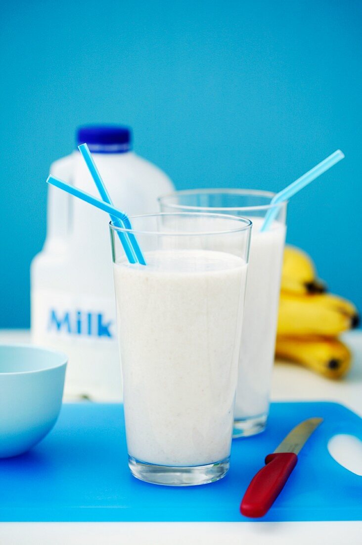 Two banana smoothies with straws