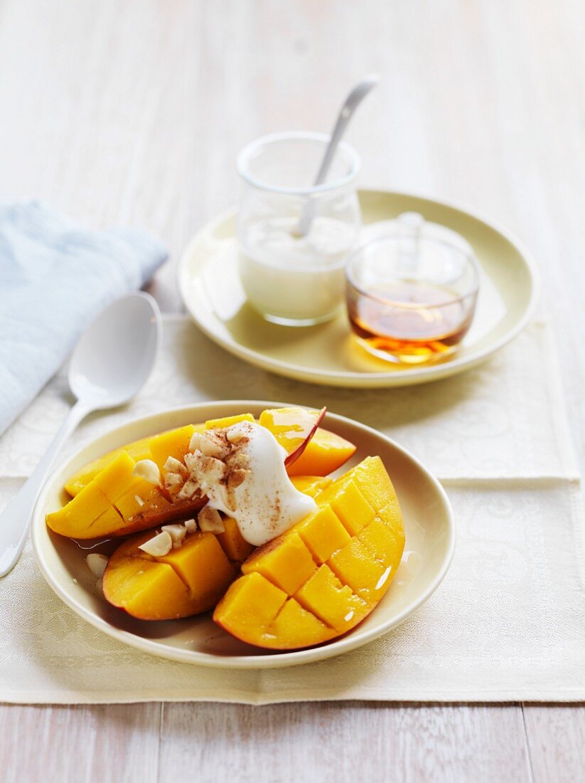 Mango wedges with yogurt and maple syrup