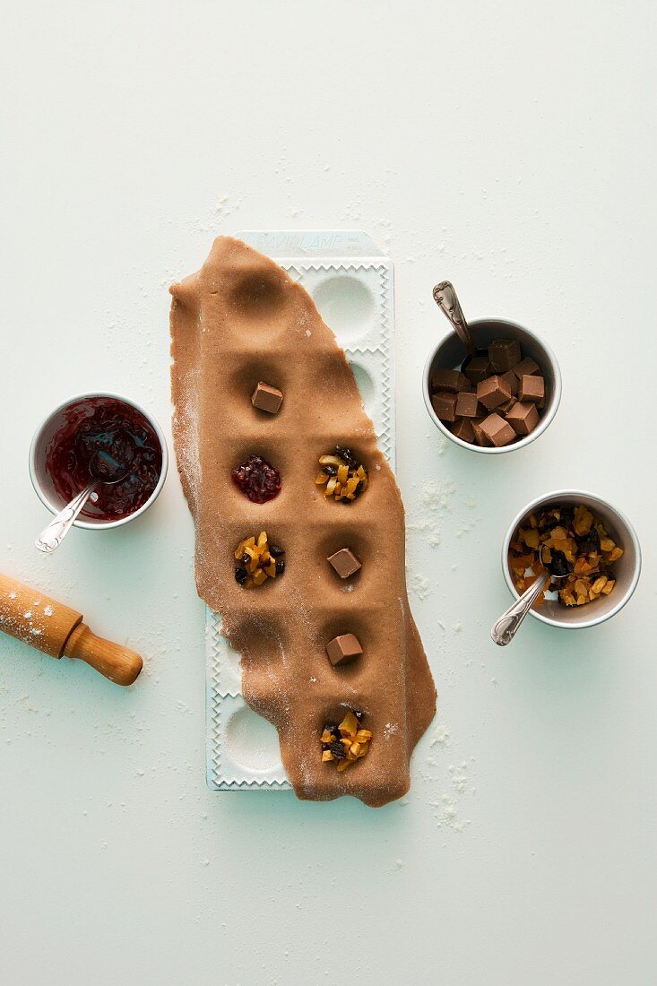 Lebkuchen-Ravioli zubereiten