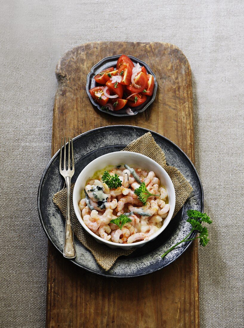 Shrimps- und Tomatensalat