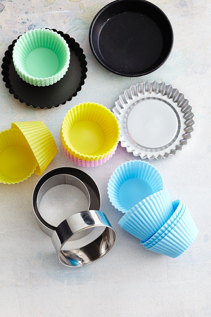Various tins and cases for tartlets and muffins