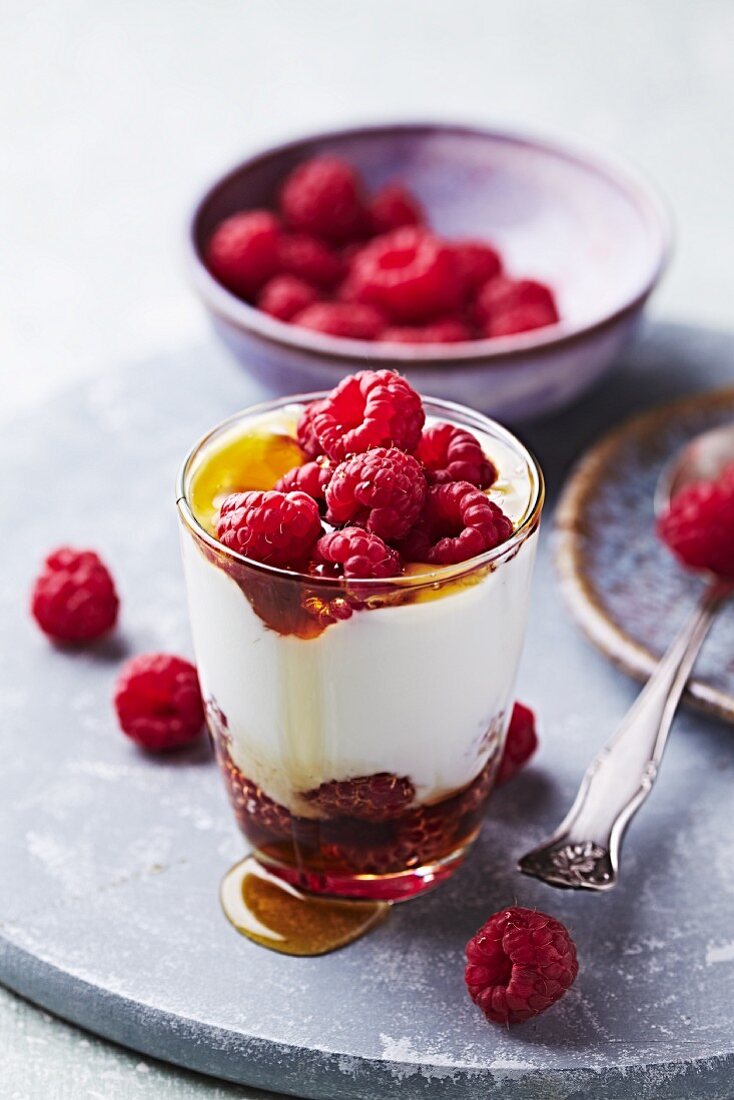 Yogurt with raspberries and honey