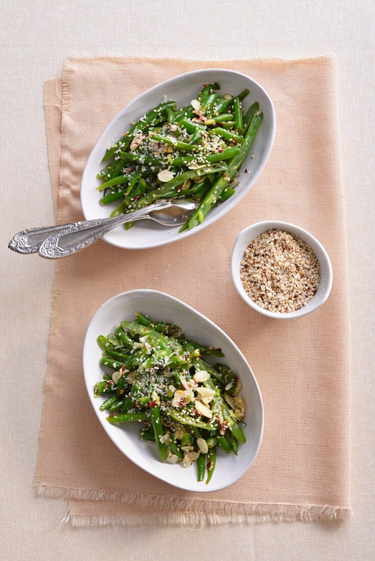 Green beans with sesame seeds and Parmesan