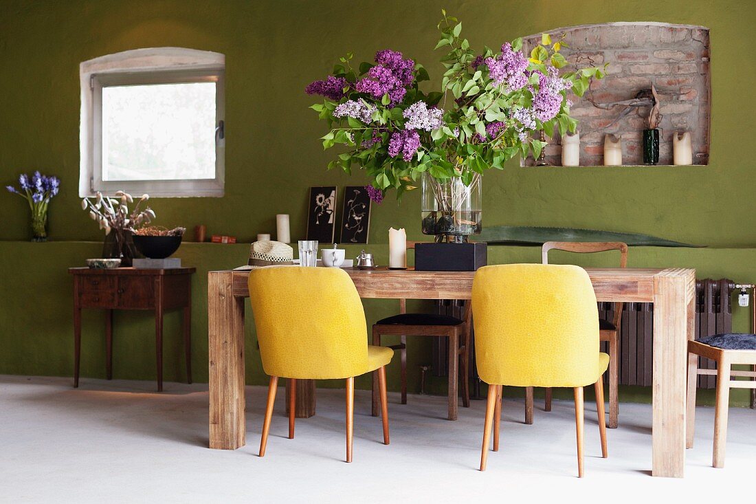 A stylish dining room