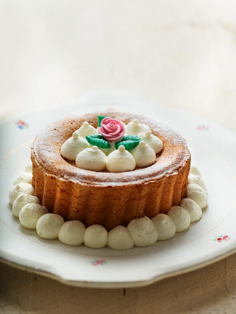 A festive Bundt cake decorated with cream and sugar roses