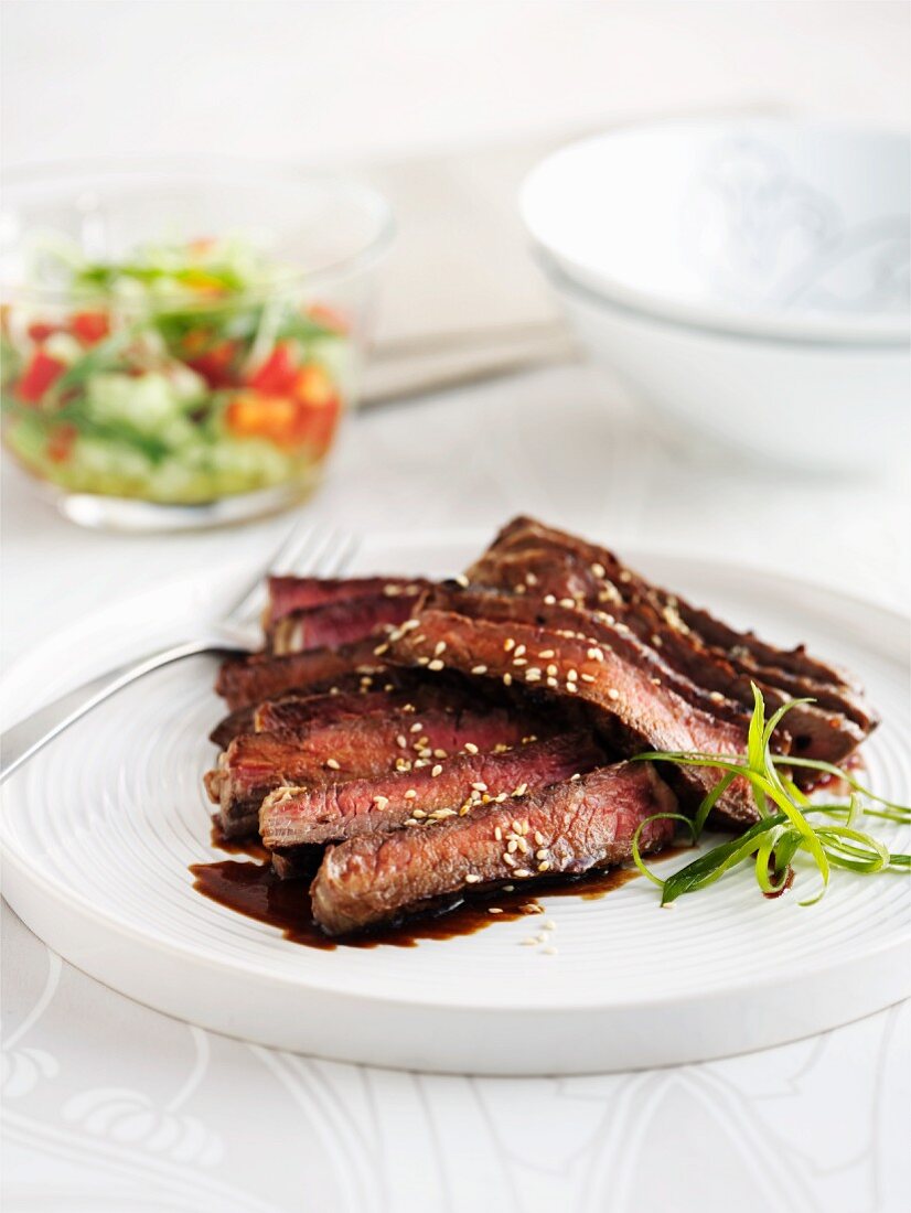 Rindfleisch Teriyaki mit Gurkensalat