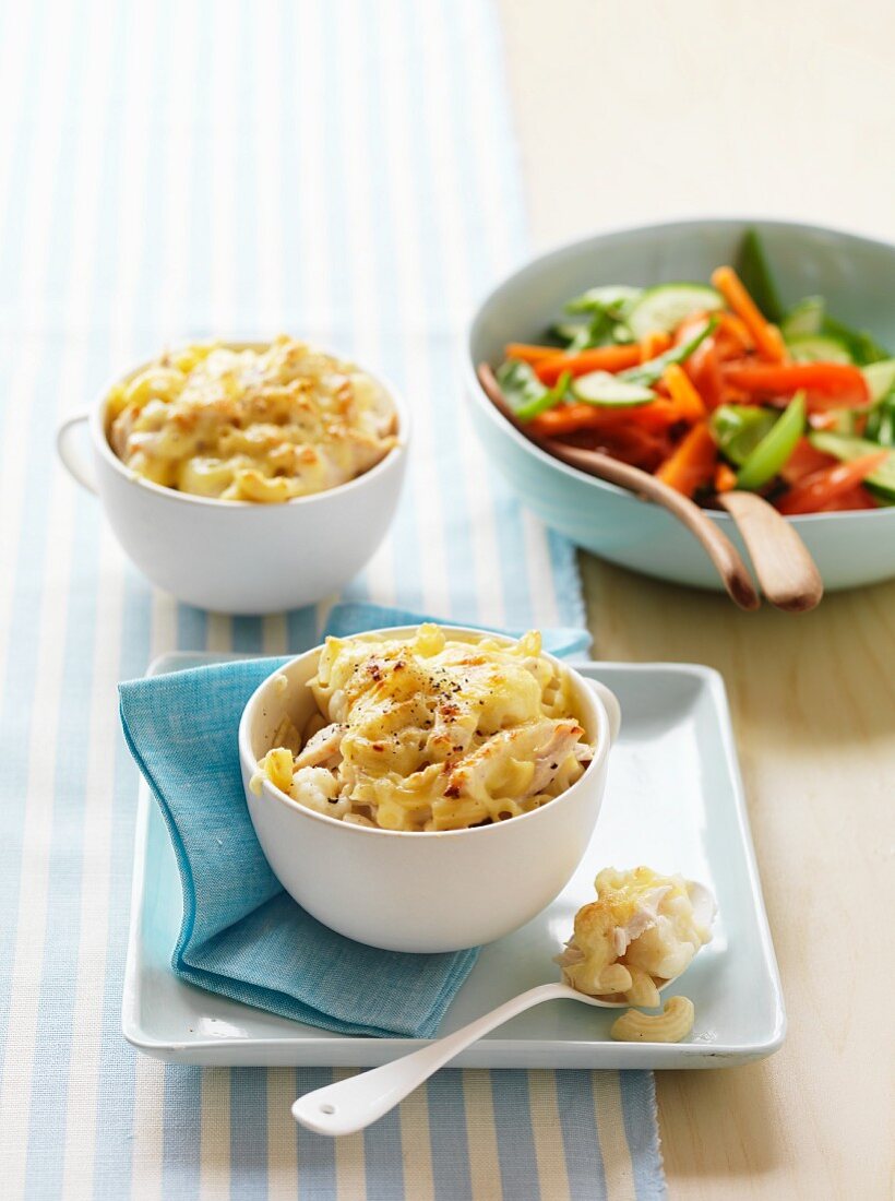 Macaroni bake with cheese and cauliflower