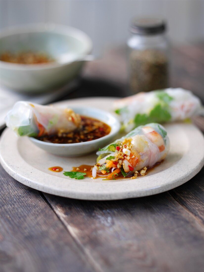 Rice paper rolls filled with prawns and vegetables