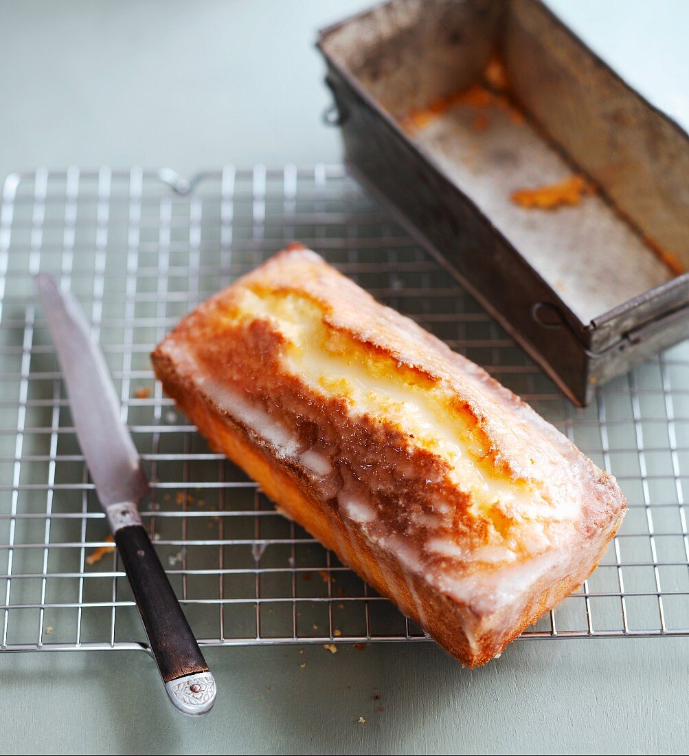 Lemon cake with icing