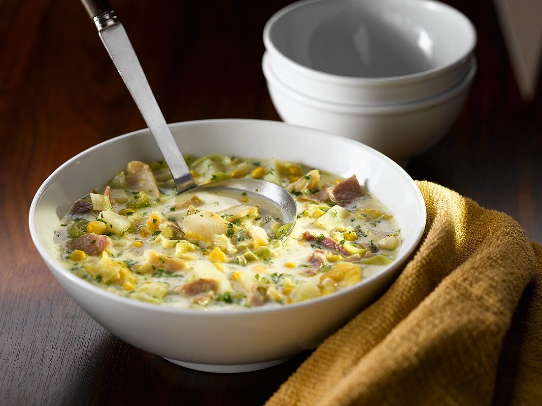 Suppe mit geräuchertem Schellfisch