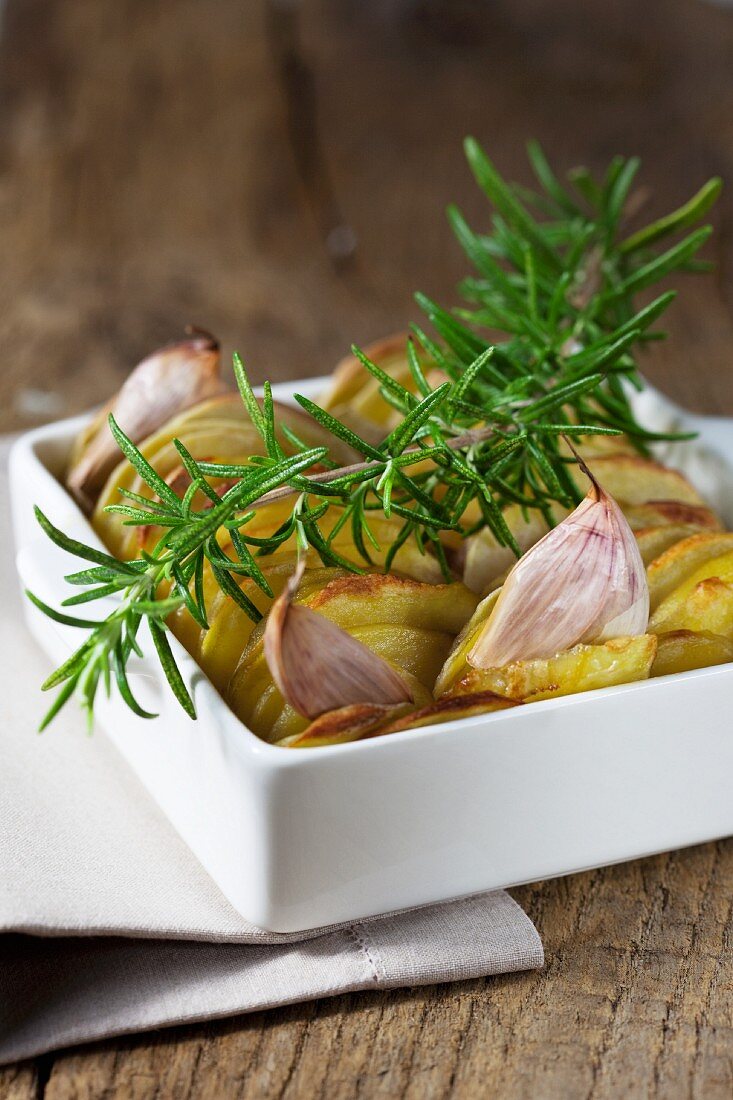 Roast potatoes with garlic and rosemary