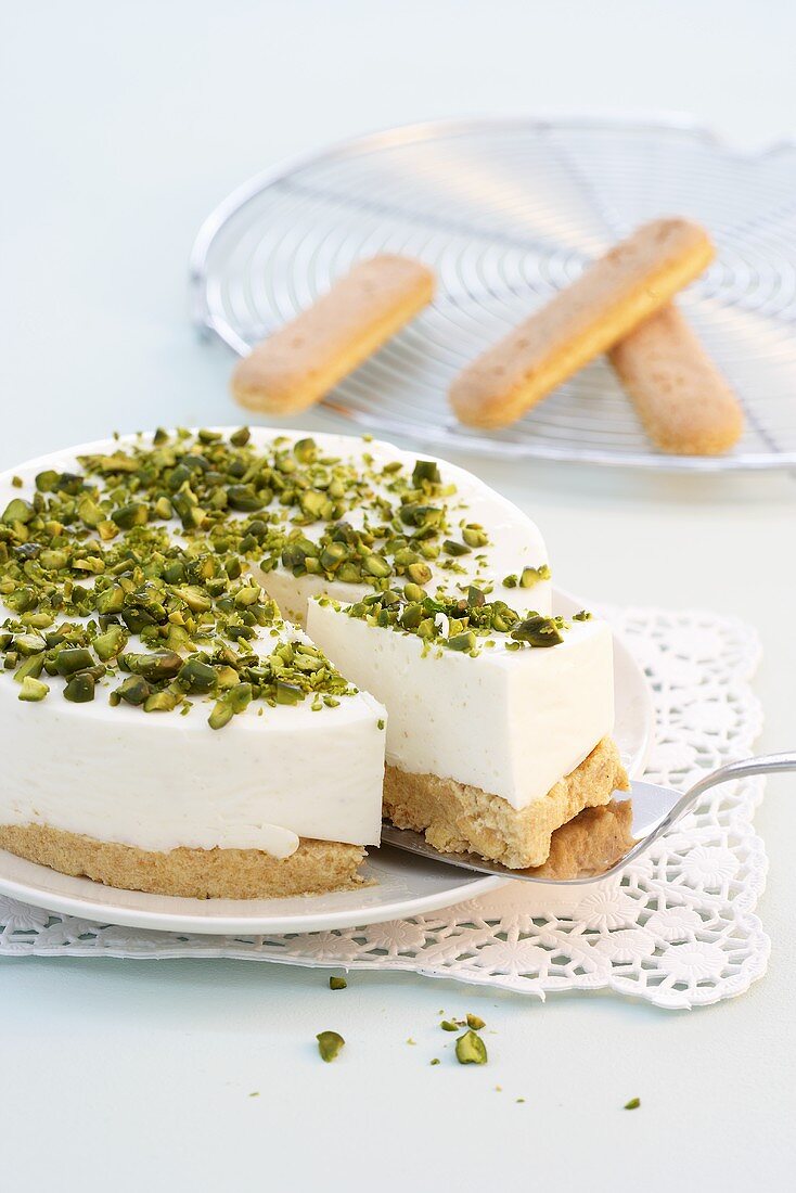Cream cheese cake with pistachios