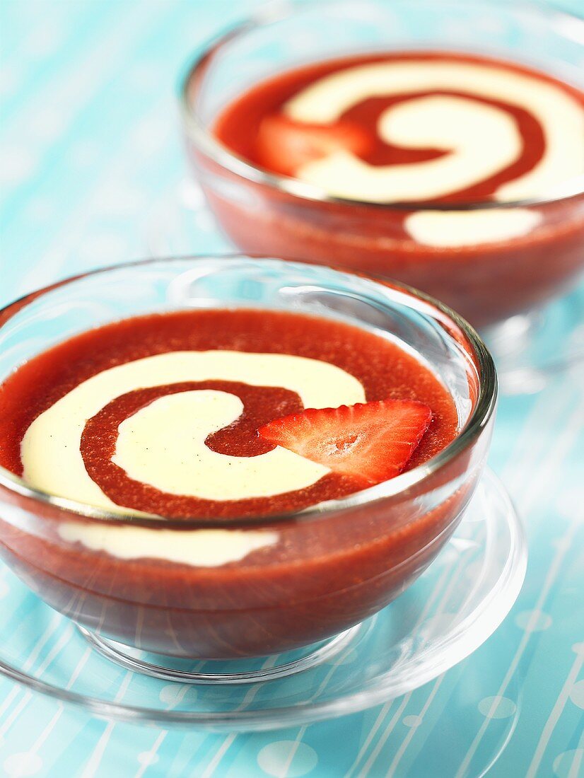 Strawberry soup with custard
