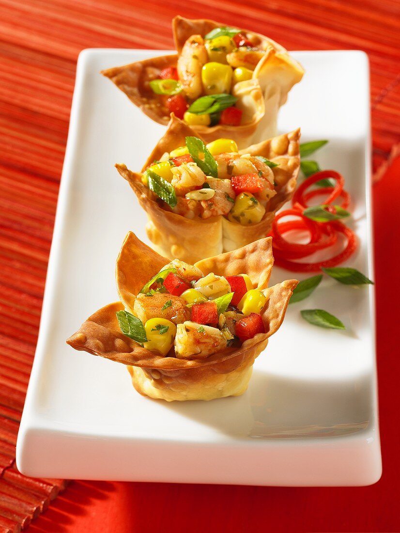 Shrimps in pastry baskets