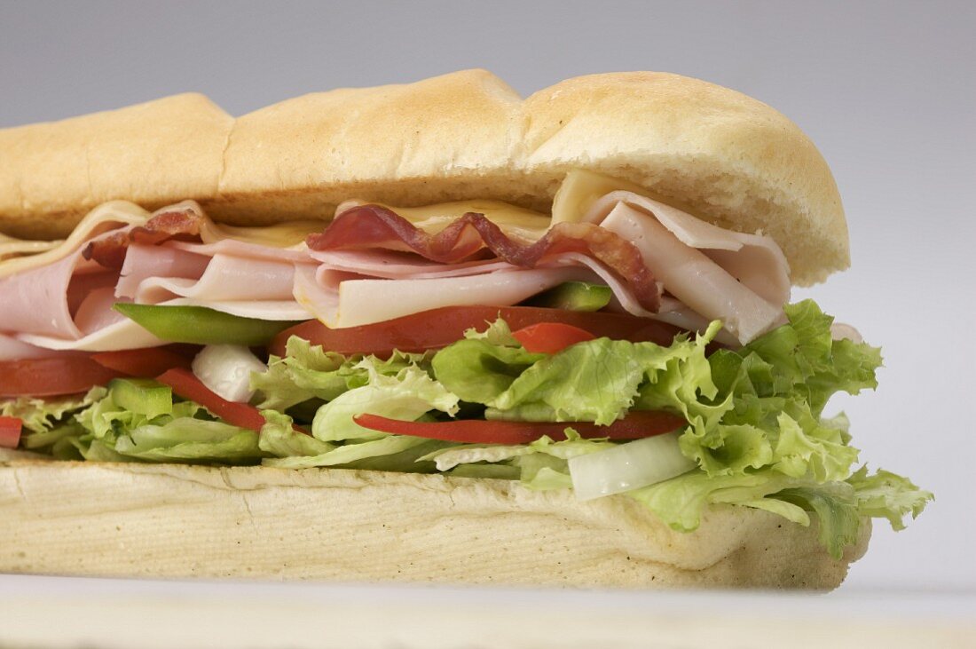 Submarine Sandwich mit Schinken und Speck