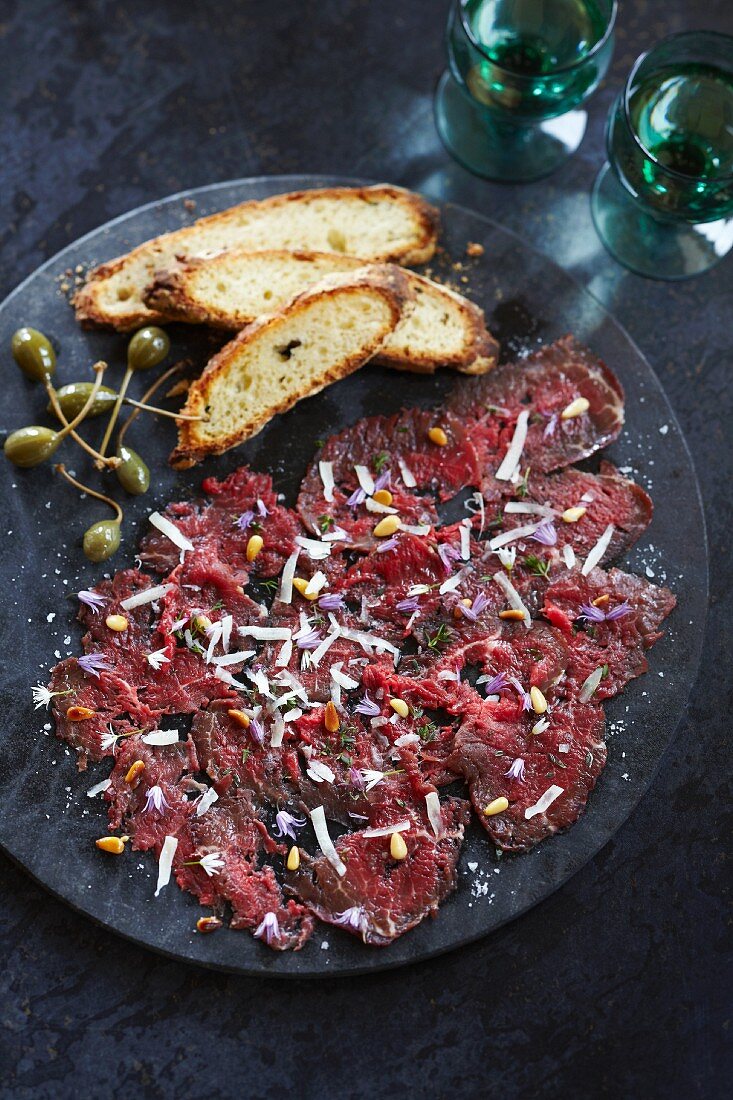Bresaola ai capperi (beef with capers and bread, Italy)