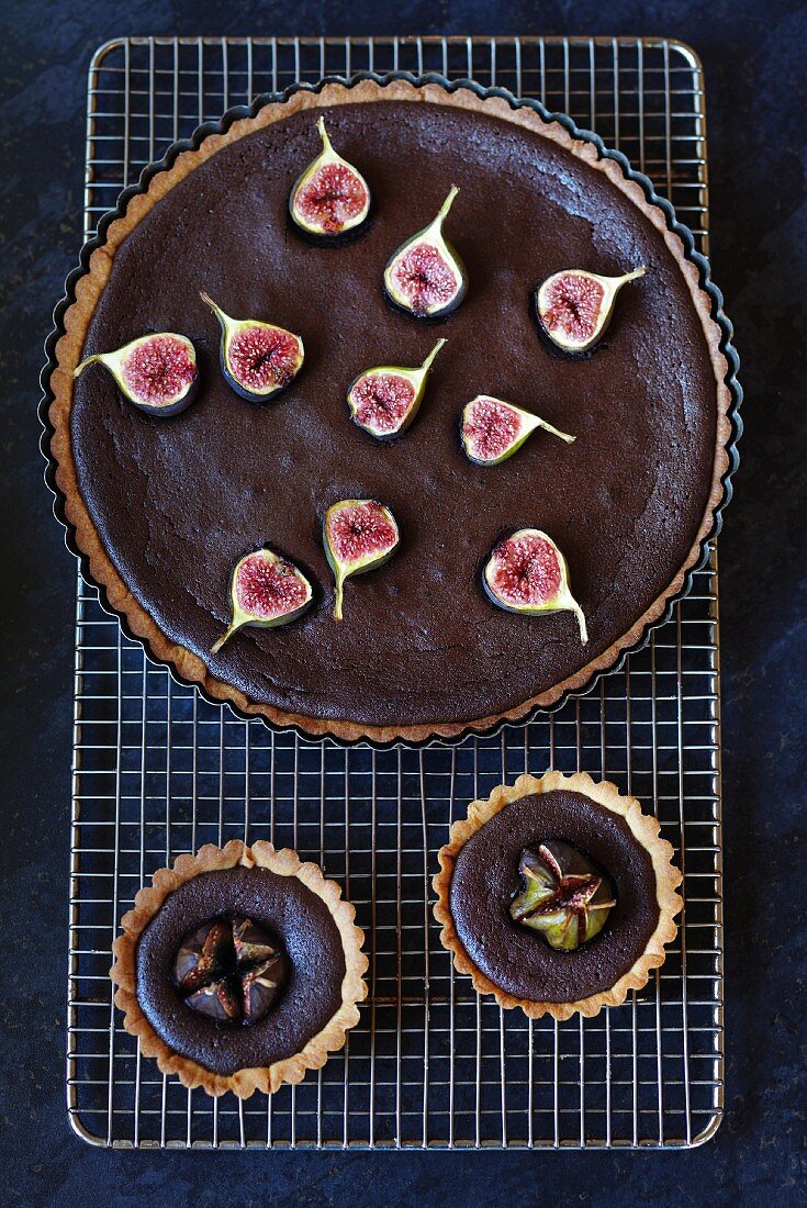 A chocolate and fig tart and two chocolate and fig tartlets