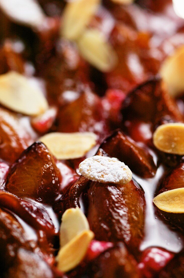 Plum cake with slivered almonds (close-up)