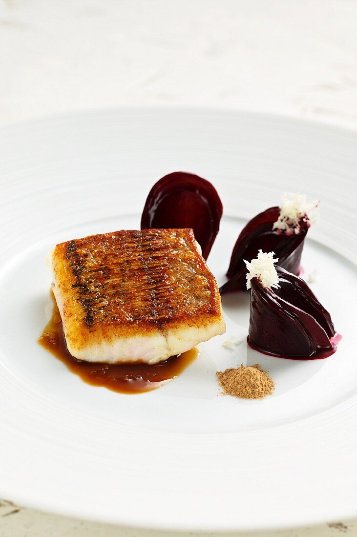 Fried hake with beetroot and must sauce