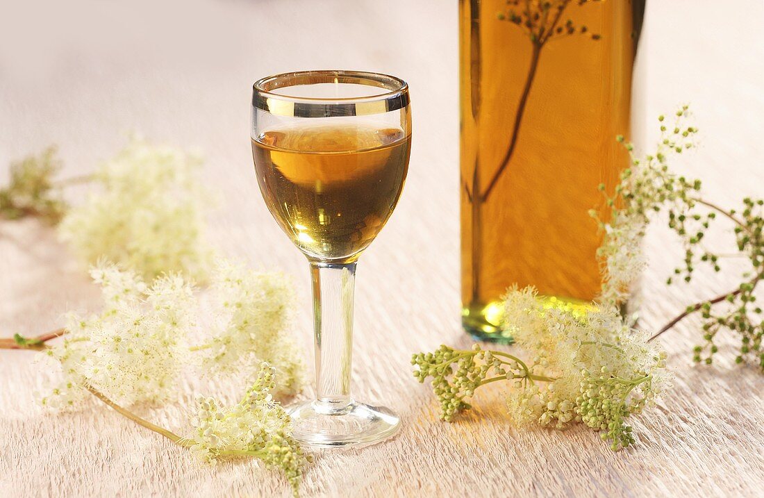 Herrengold (cocktail made with meadowsweet and cognac)