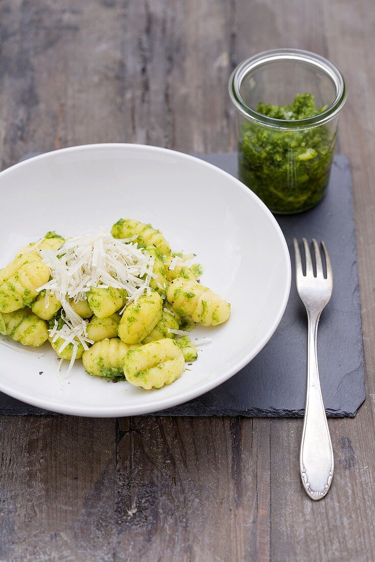 Gnocchi mit Pesto