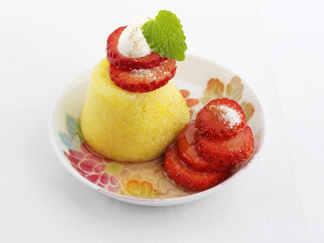 Semolina pudding with strawberries and yoghurt cream