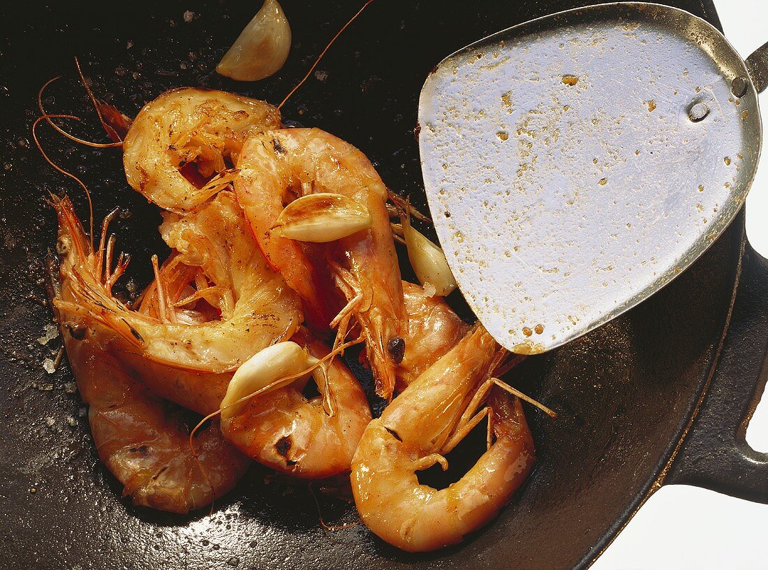 Pan fried whole shrimp with garlic cloves