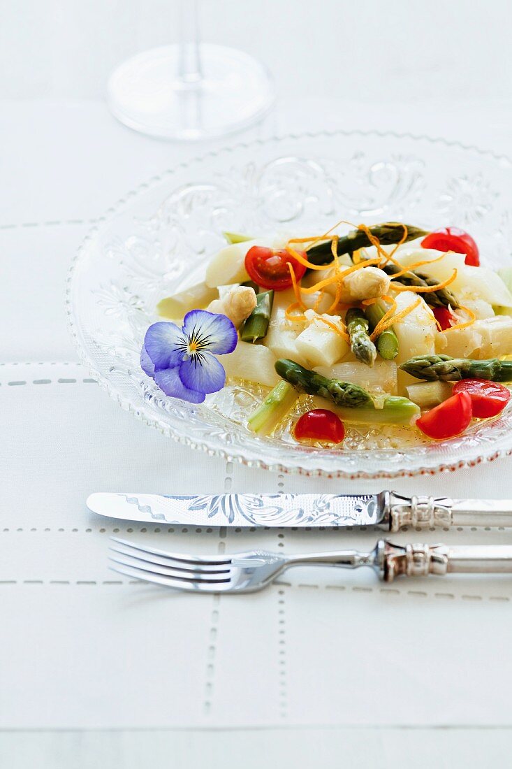 Spargelsalat mit Kirschtomaten