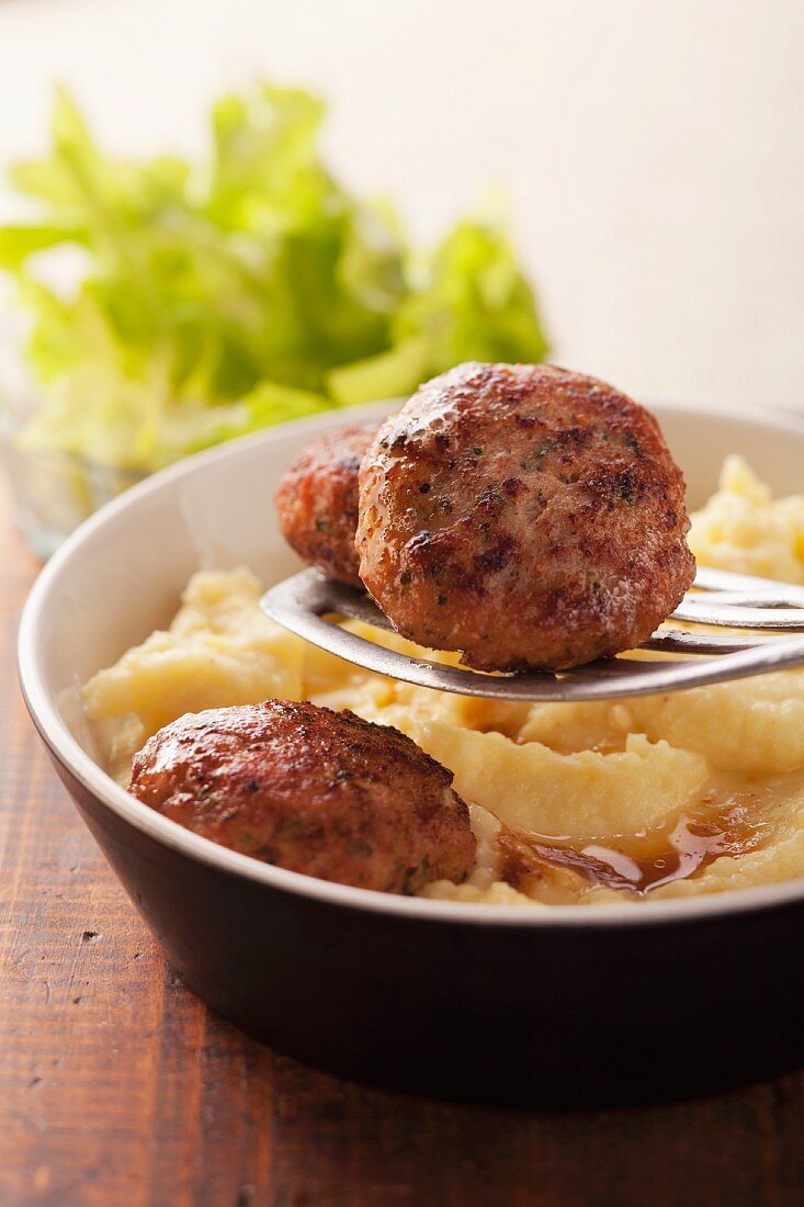 Meatballs with mashed potatoes