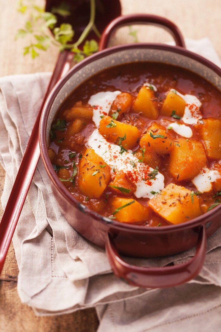 Potato goulash with sour cream