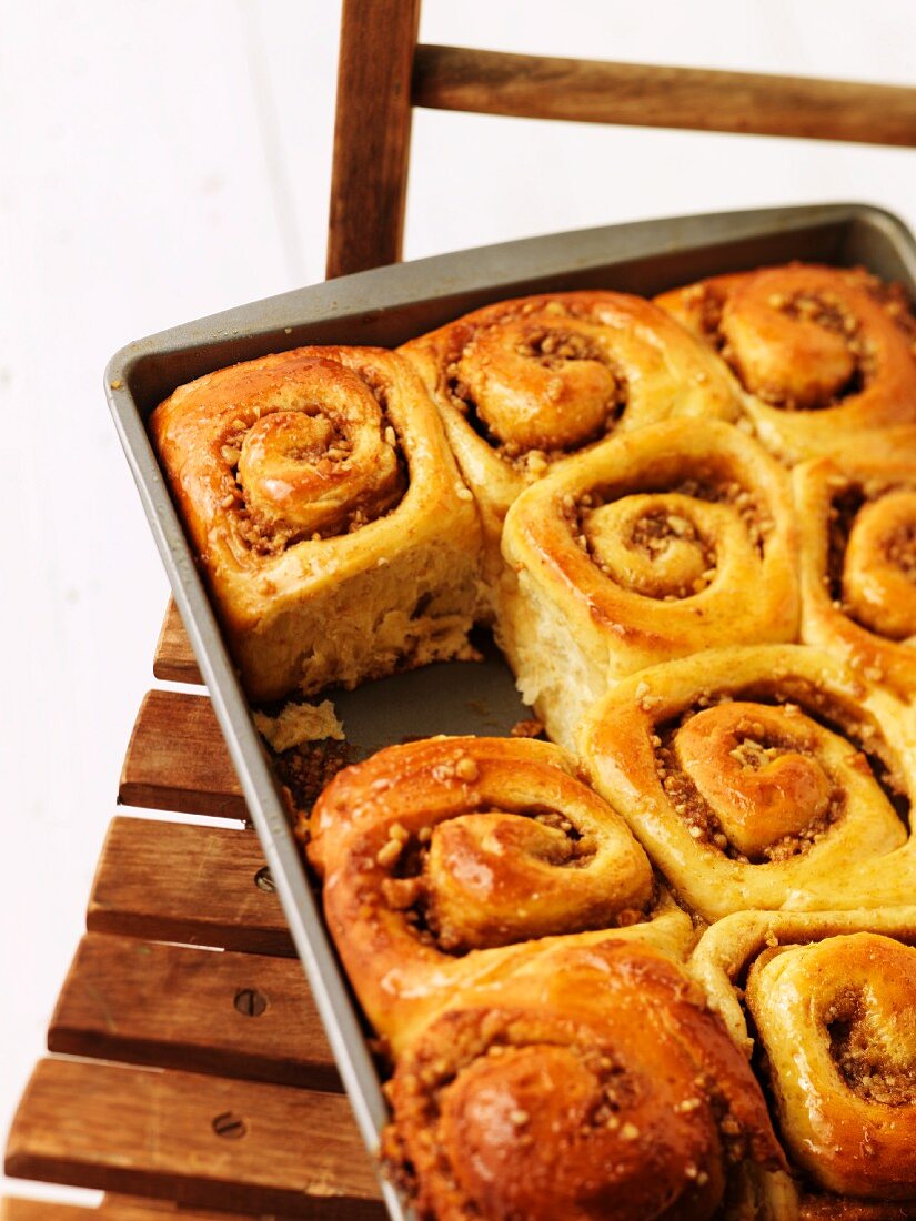 Sticky Buns (Hefeteigschnecken, USA) auf Backblech