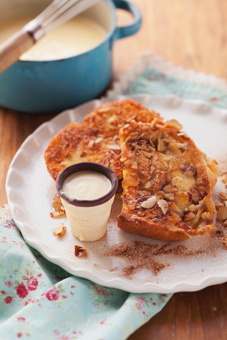 Arme Ritter mit Nüssen und Eierlikörsauce