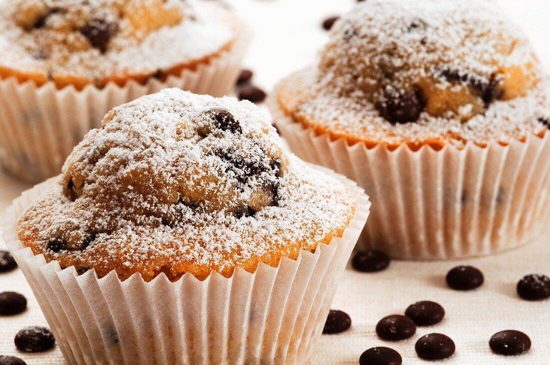 Chocolate chip muffins (close-up)
