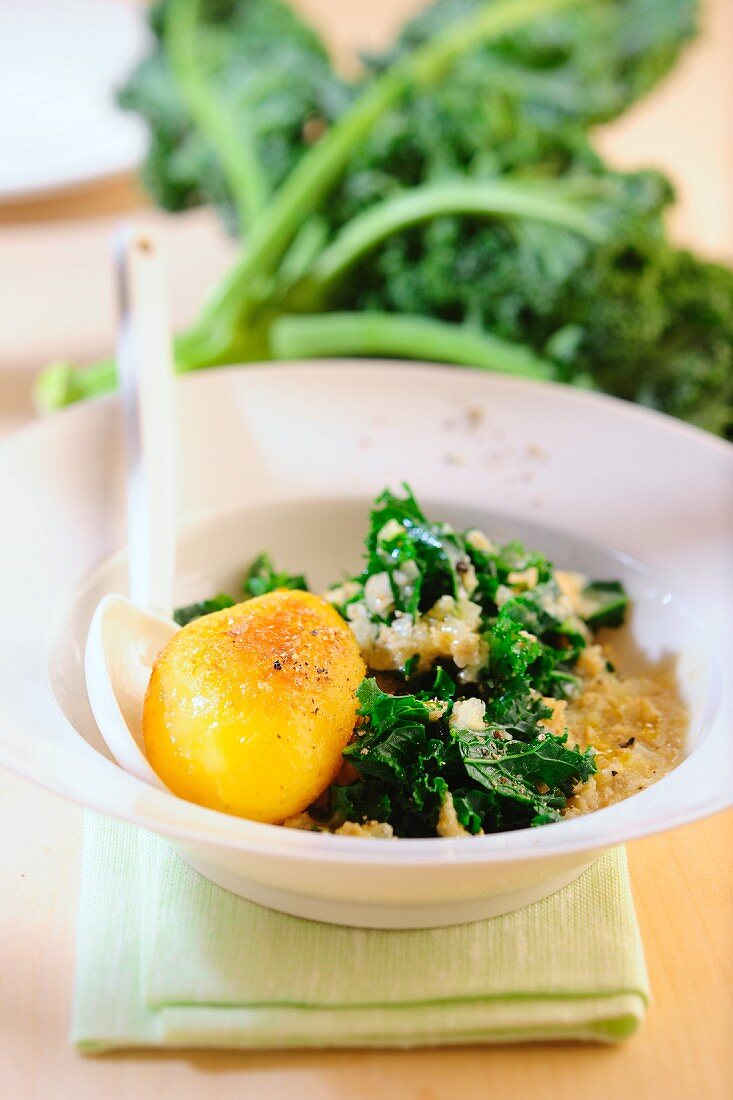 Kale with caramelised potatoes