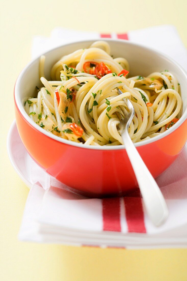 Spaghetti aglio e olio (spaghetti with olive oil, garlic and chilli)