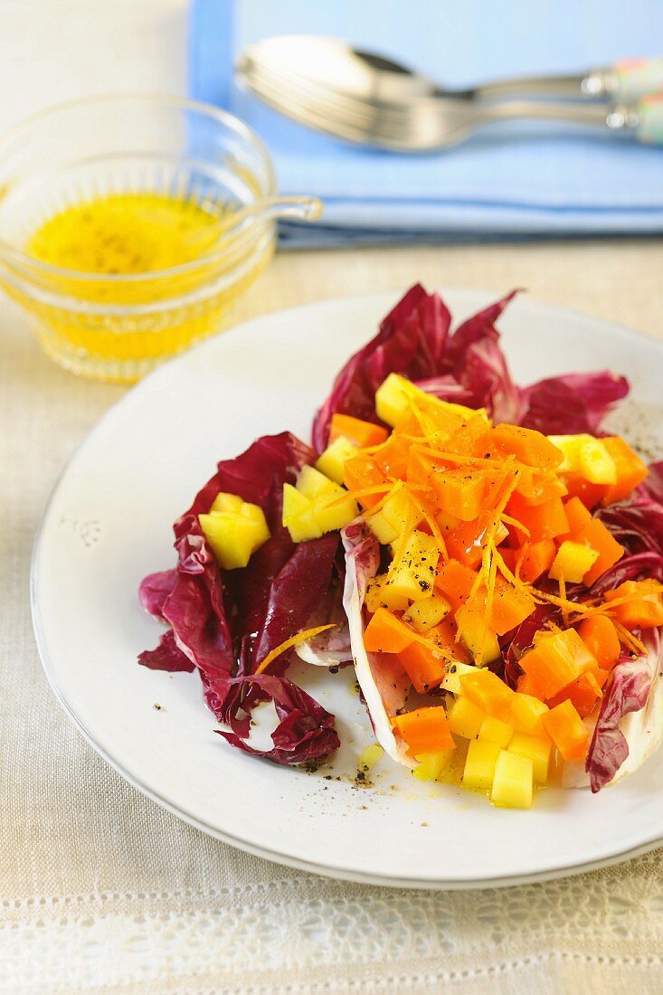Radicchio salad with carrots and mango