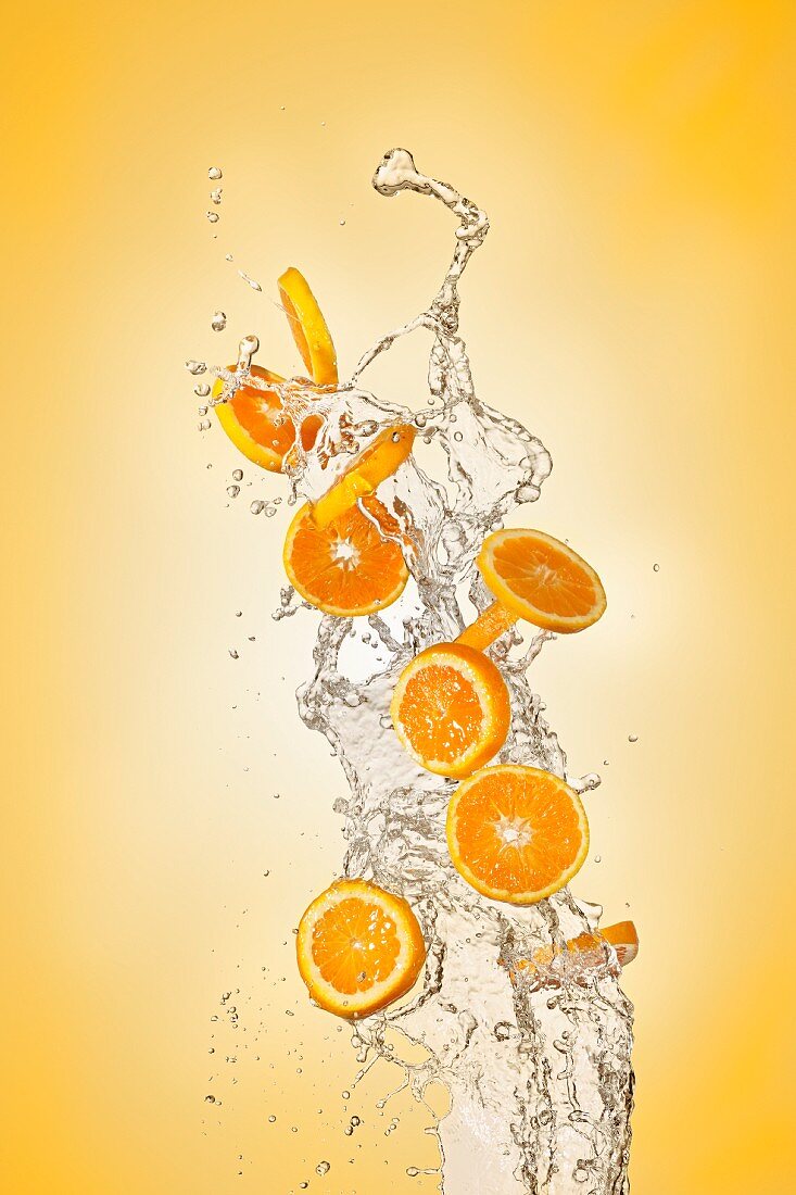 Orangenscheiben mit Wassersplash