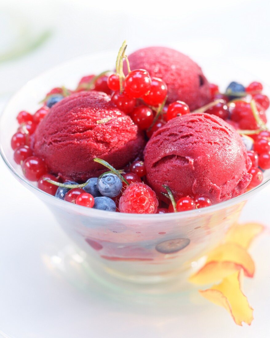 Berry ice cream with fresh berries