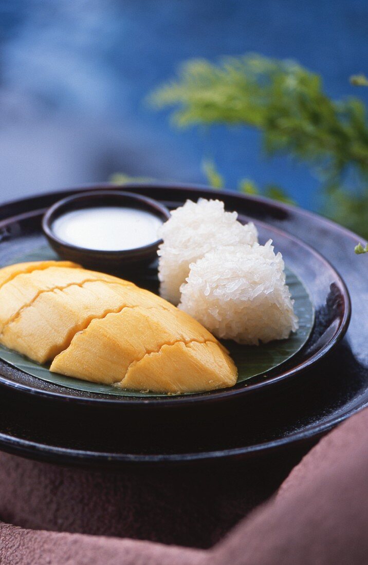 Sticky Thai rice with mango
