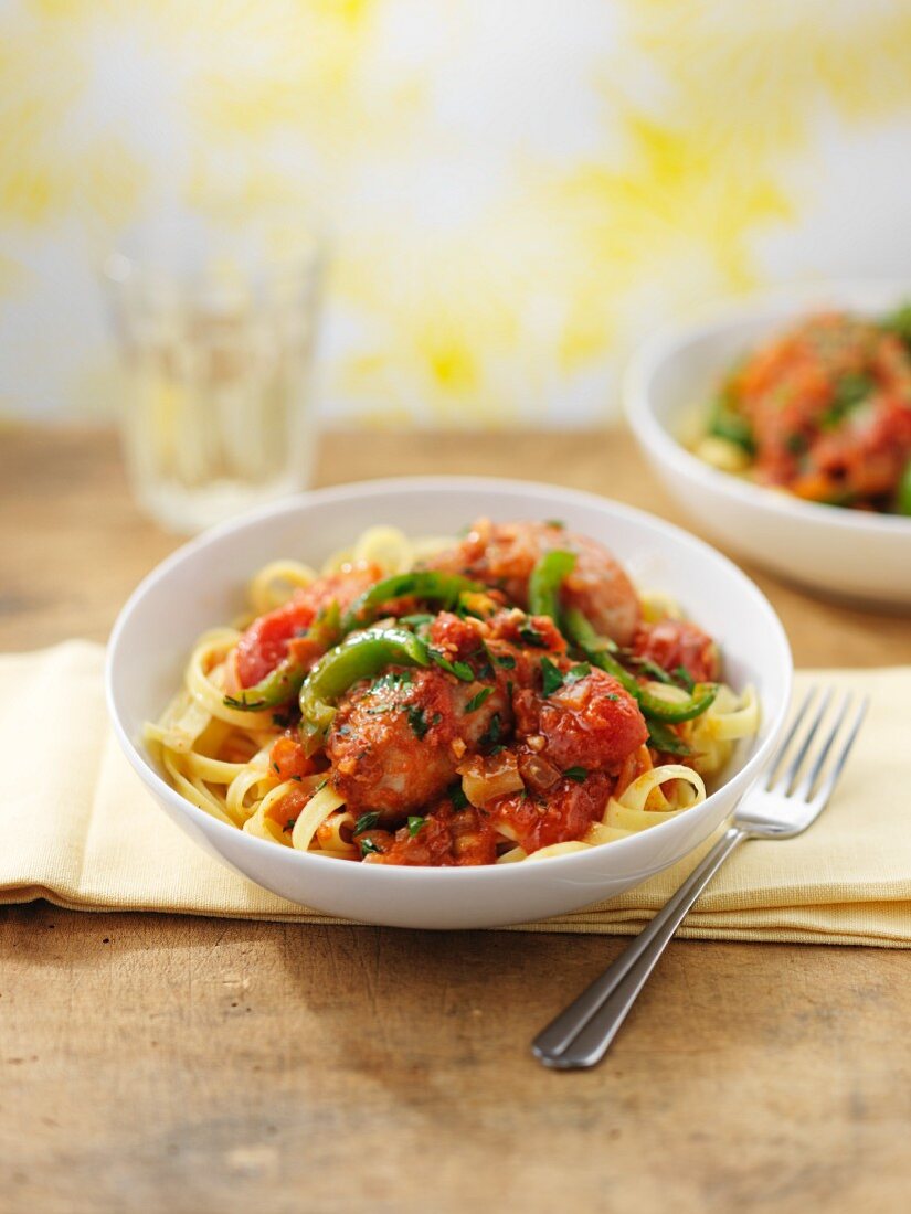 Tagliatelle with chicken, peppers and tomatoes