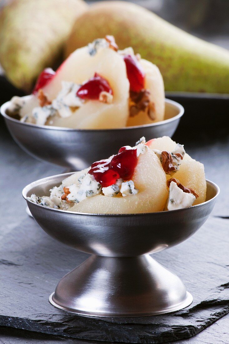 Pears with blue cheese, walnuts and cranberries