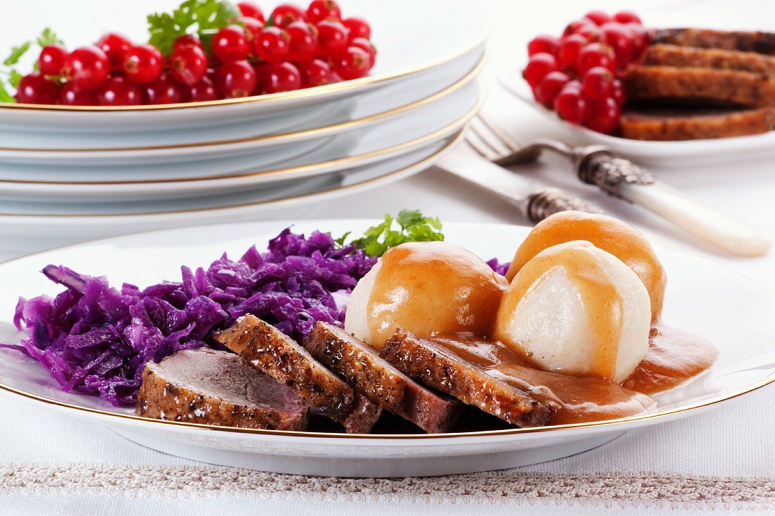 Roast goose breast with dumplings, red cabbage and gravy