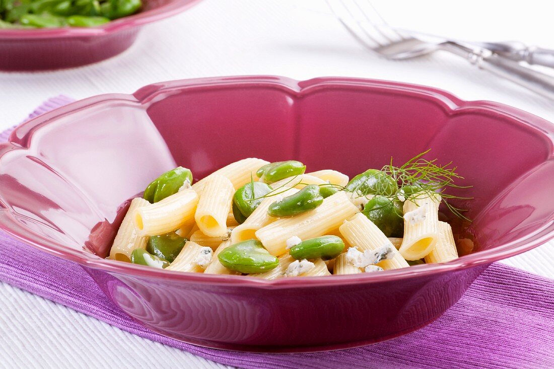 Penne pasta with broad beans and blue cheese
