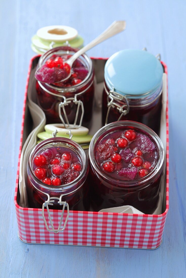 Redcurrant jam with cherries and pears