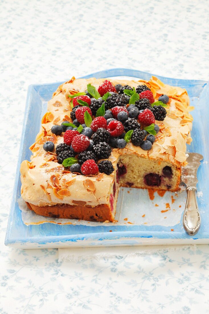 Almond cake with berries and meringue