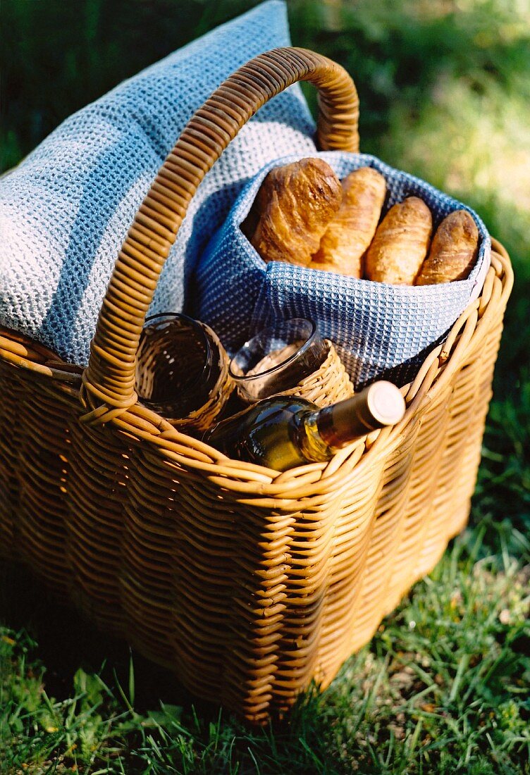 Bread and wine in a picnic basket