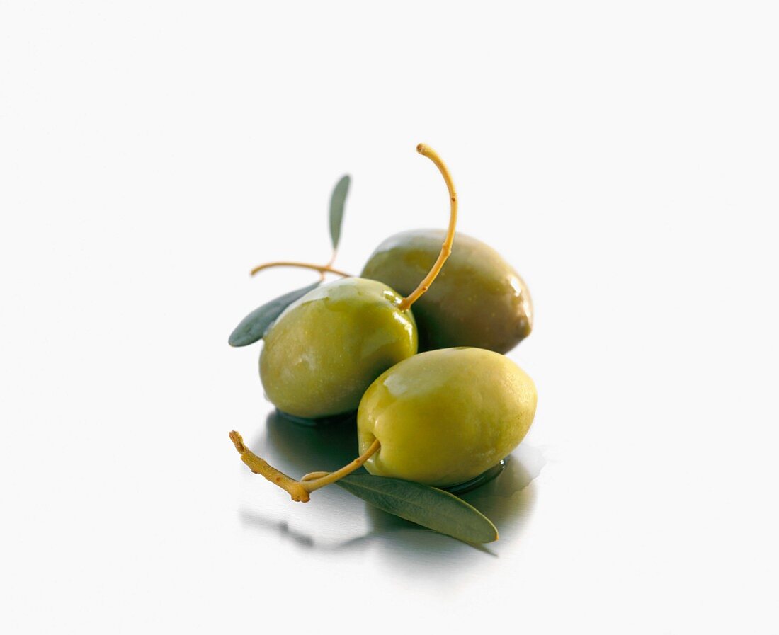 Drei grüne Oliven